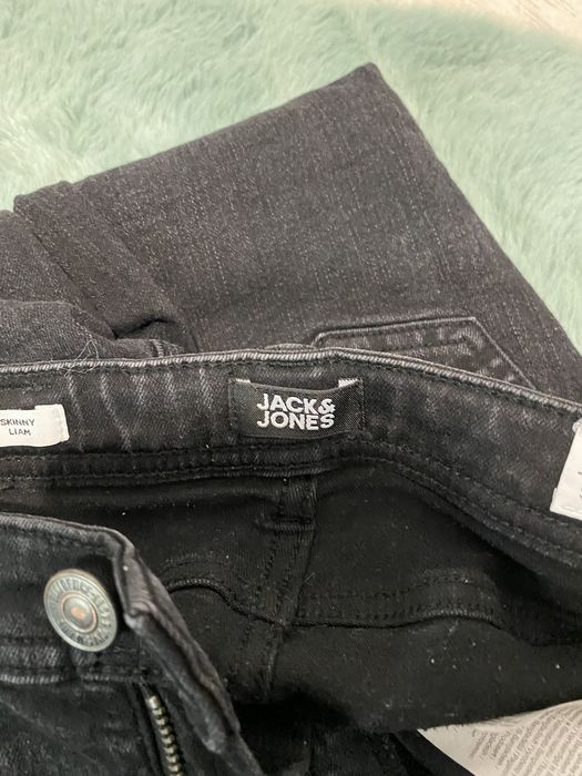Pantaloni de blugi