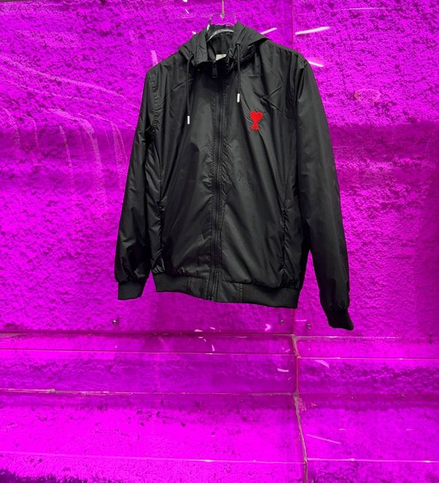 Продавам различни якета и елеци