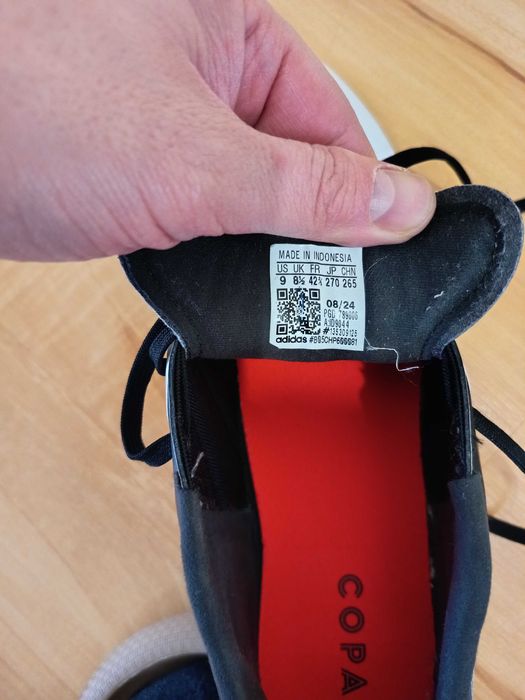 Продавам мъжки футболни обувки за изкуствена трева  Adidas Copa