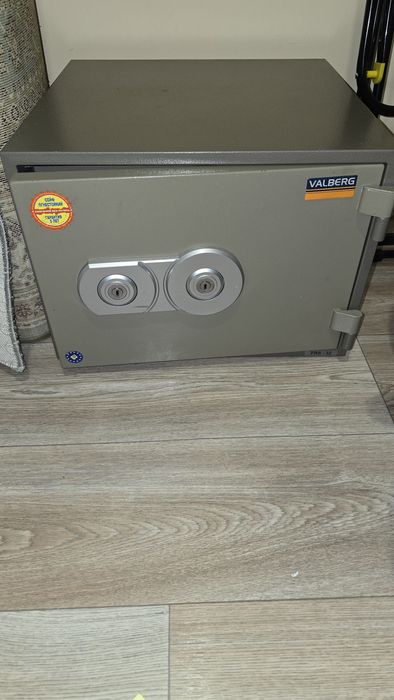 Продам Сейф Valberg