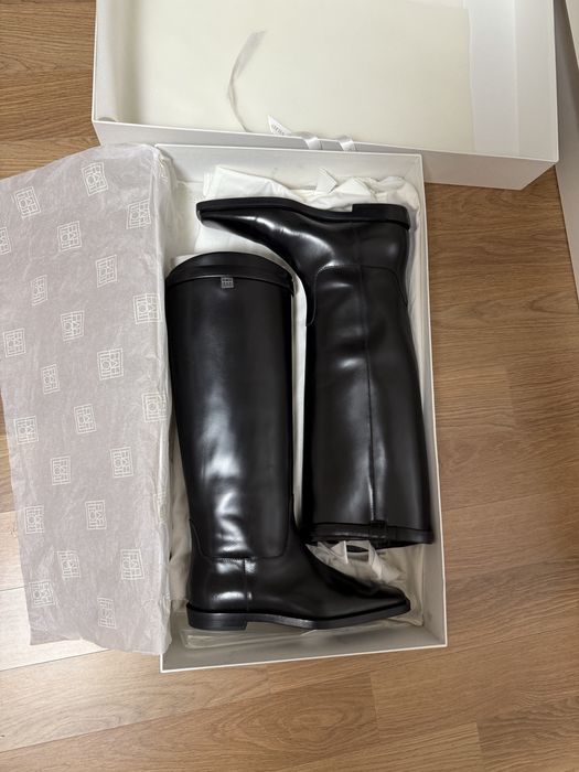 Продам сапоги Toteme