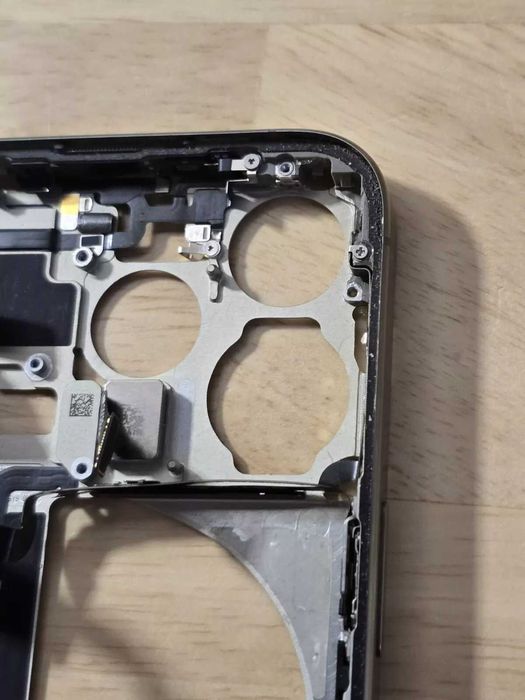 Оригинальный корпус iPhone 15 Pro