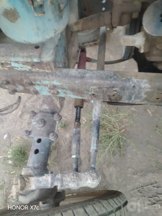 T 28 traktor sotiladi