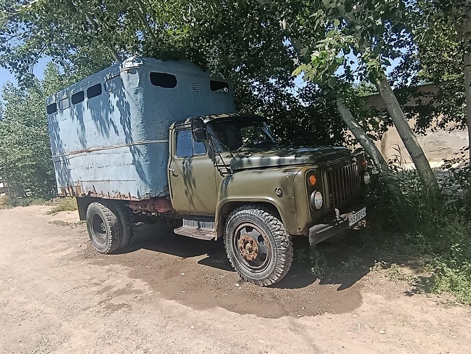 Gaz 52-27 sotiladi