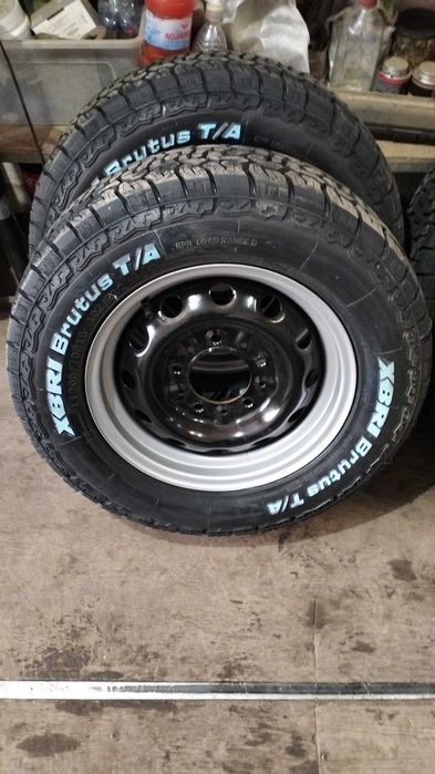 Продам комплект дисков с шинами новые