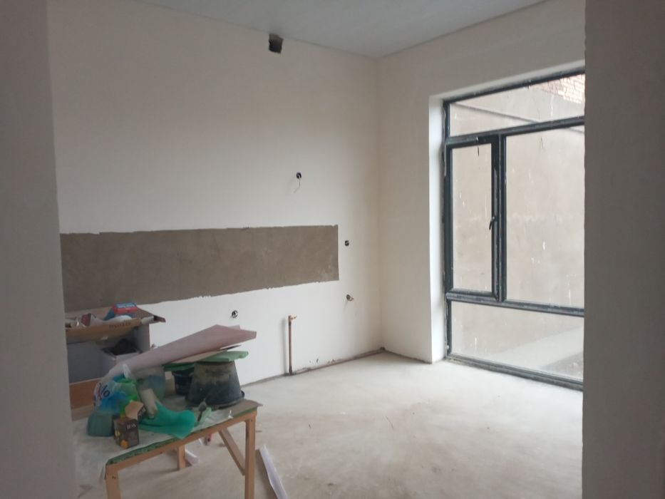 Продаю срочно 120 000$ З сотка 2  хол, 1  зал, 4 спал., 1 кухн