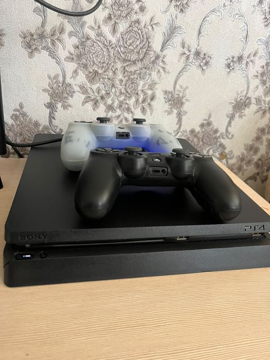 Playstation 4 slim
