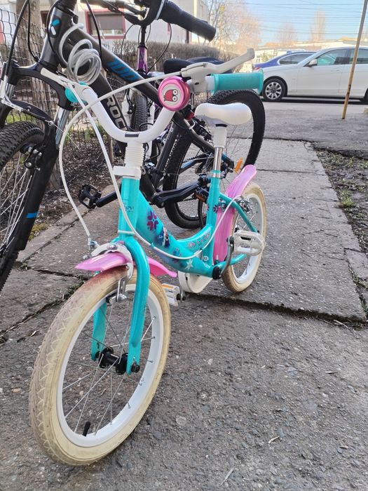 Bicicletă pentru fetițe Frozen cu roți ajutătoare și cască de protecți
