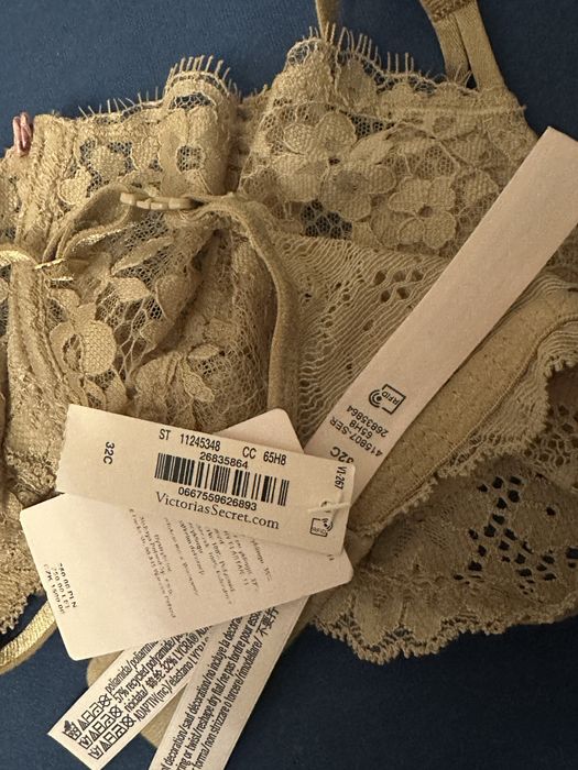Sutien Victoria Secret nou cu eticheta marime S(32C)