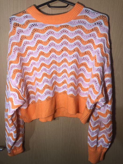 Топли зимни дамски пуловери