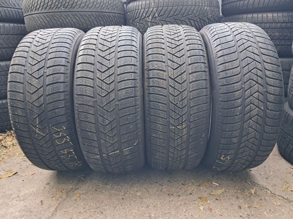 Anvelope second iarna 255 55 R18 Pirelli RFT*RSC