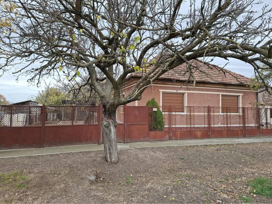 Casă cu grădină - 1432mp