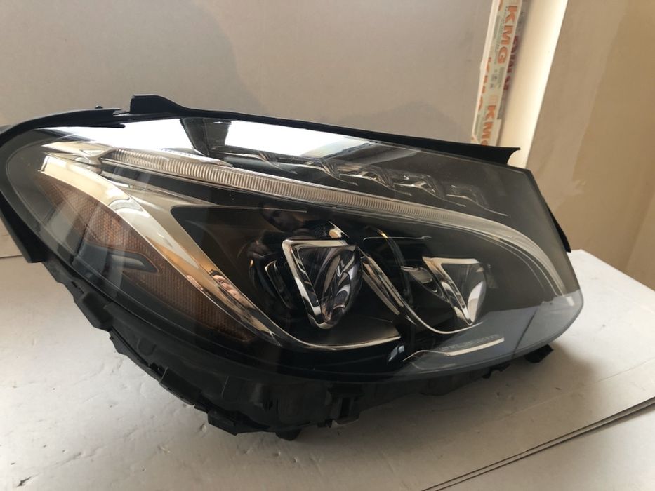 Десен фар Мерцедес C класа w205