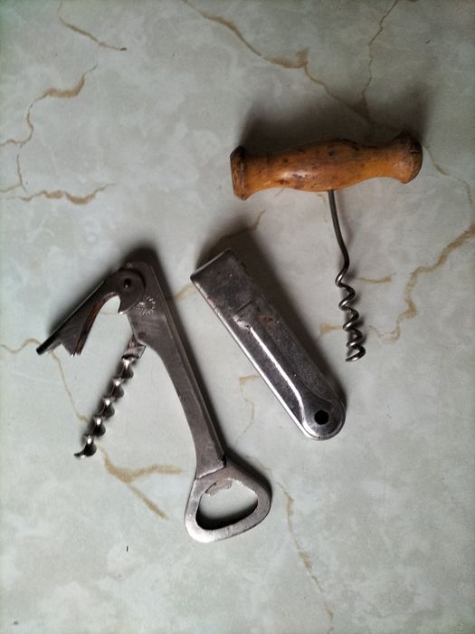 Продаю посуду- тарелки ЗиК, чайни4и хлопок, ложки мельхиор, вилки нерж