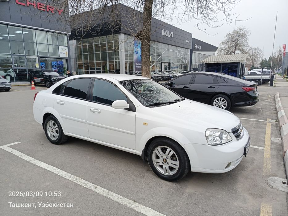 Lacetti 1,8 sotiladi