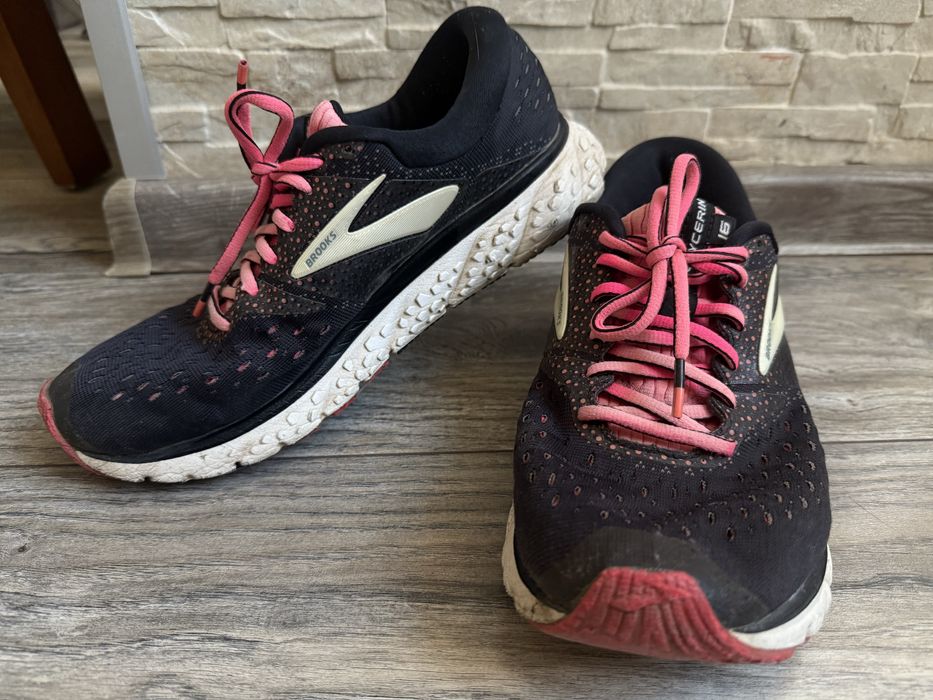 Дамски маратонки Brooks