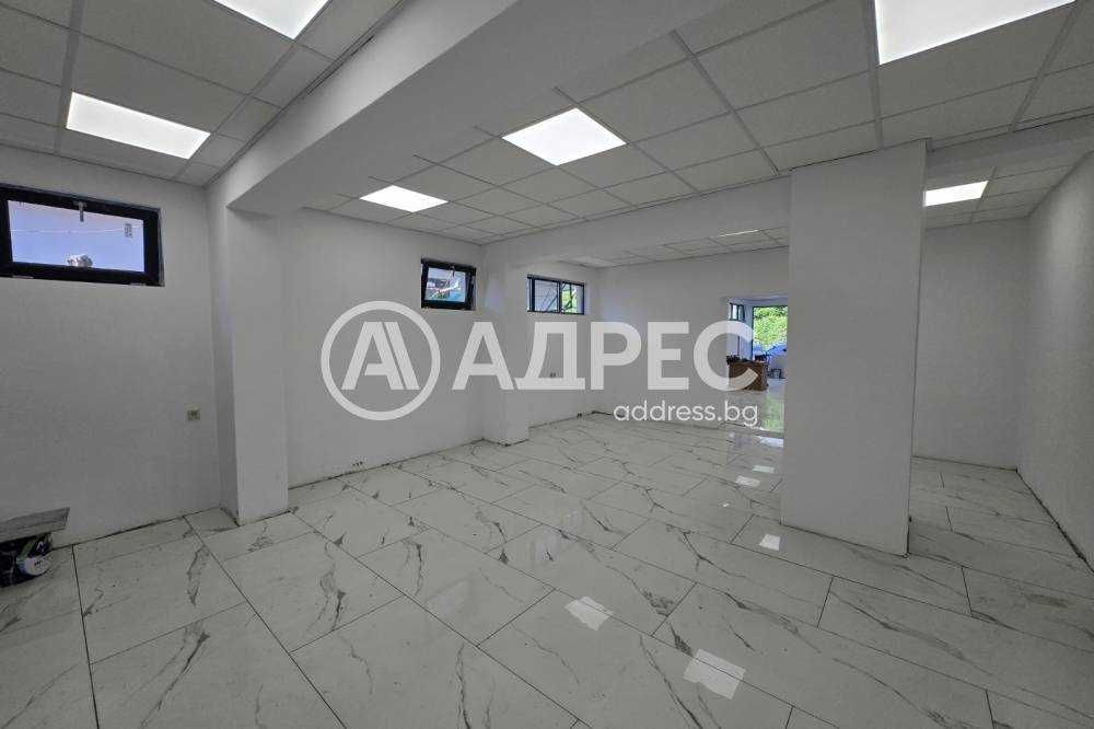 Tърговски обект с отлична локация и много добро разположение.