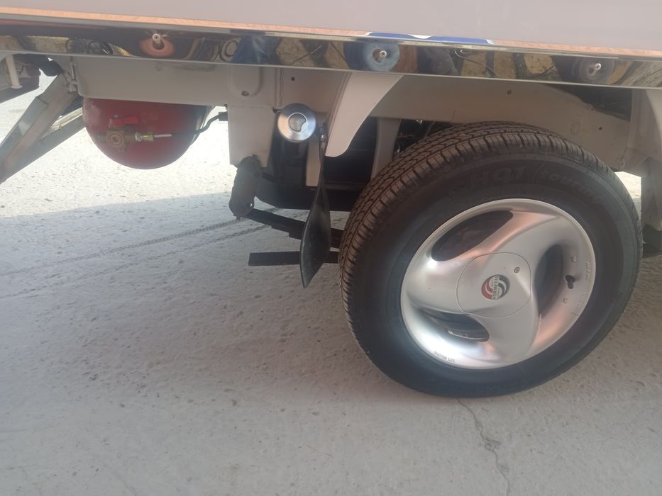 Mashina sotladi Labo