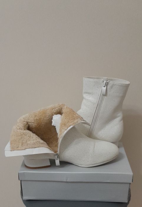 Демисезонная, женская обувь.