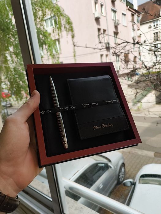 Чисто нов комплект портфейл с химикалка Pierre Cardin