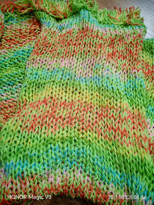 Ръчно изплетен пухкав зимен шал