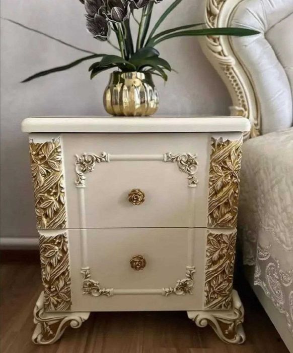 Продаю спальный гарнитур с матрасом.