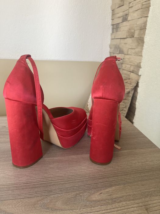 Обувки на висока платформа