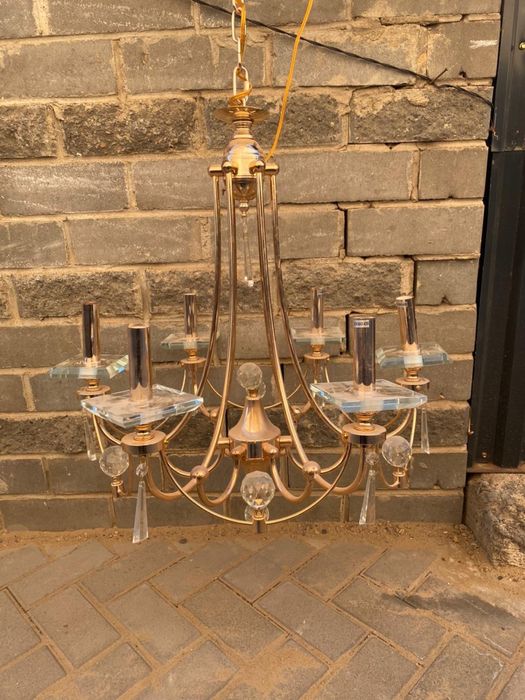 Продам новую люстру