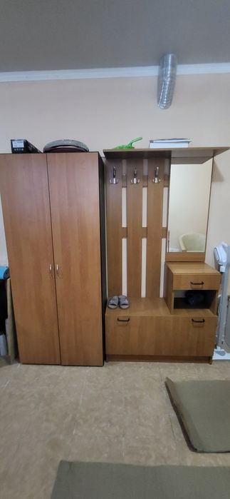 Шкаф в прихожую б/у