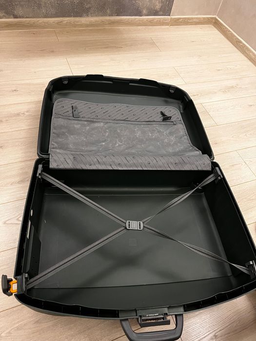 Чемодан Eminent до 30кг большой багаж