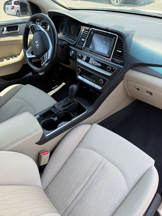2019 Hyundai Sonata hybrid 2.0