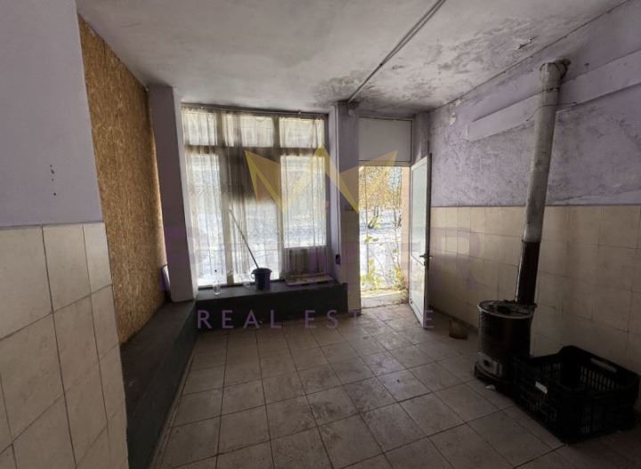 Продава се Промишлена сграда в с. Генерал Колево, Област Варна - 200 кв.м за 95 €/кв.м - Снимка #8