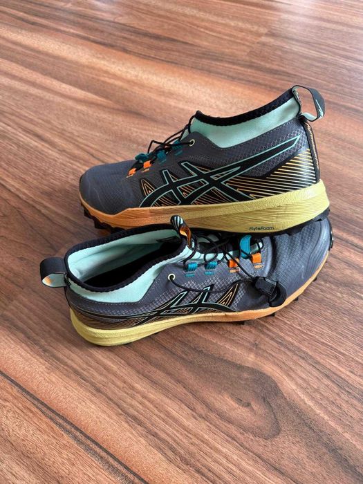 Adidași Asics Drumeție