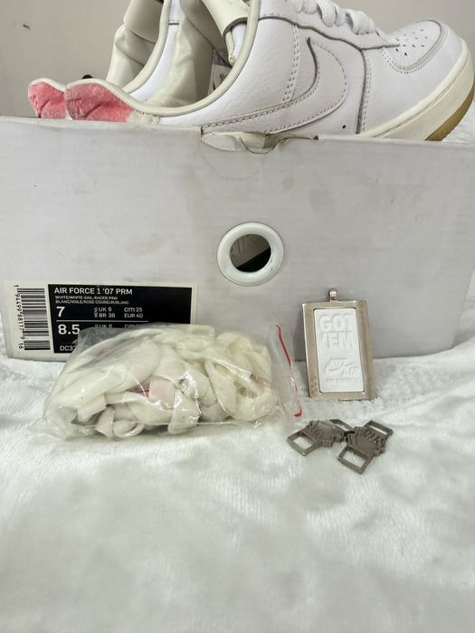 Коллекционные кроссовки Nike Air Force 1