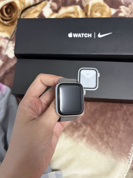 Часы Apple Watch 5 Nike