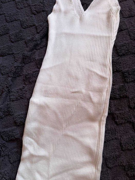 женская одежда (костюмы, платья. кофты)