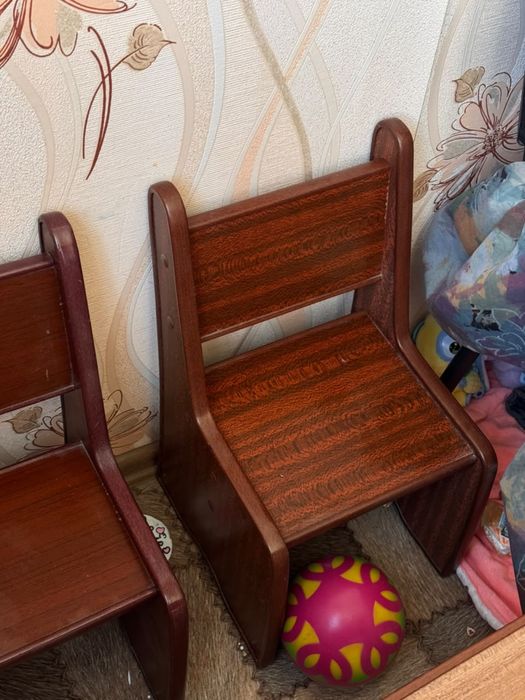 Детский столик со стульчиками