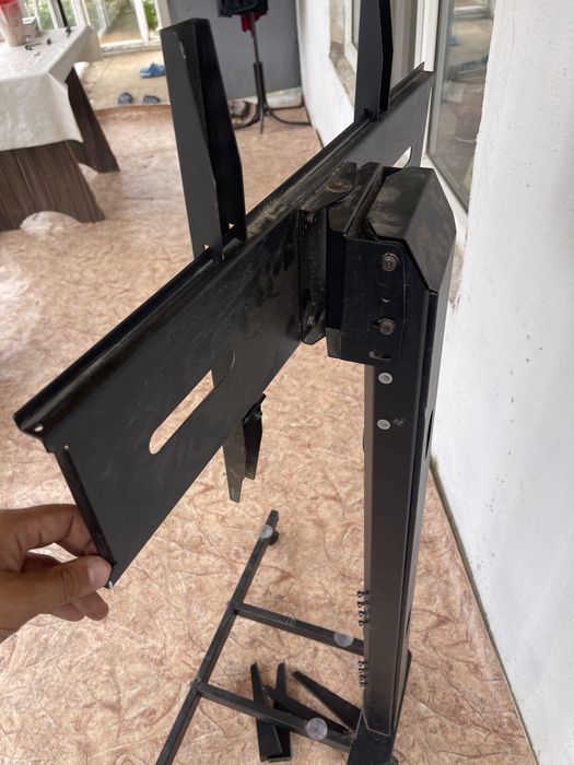 Кранштейн напольный для телевизора