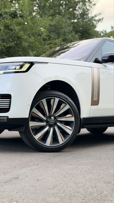 Range rover SV P615