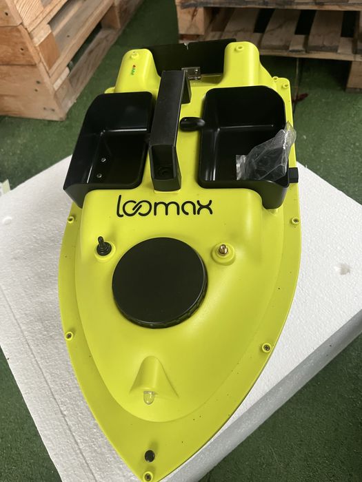 Barcă de nădit LoMax cu husă de protectie