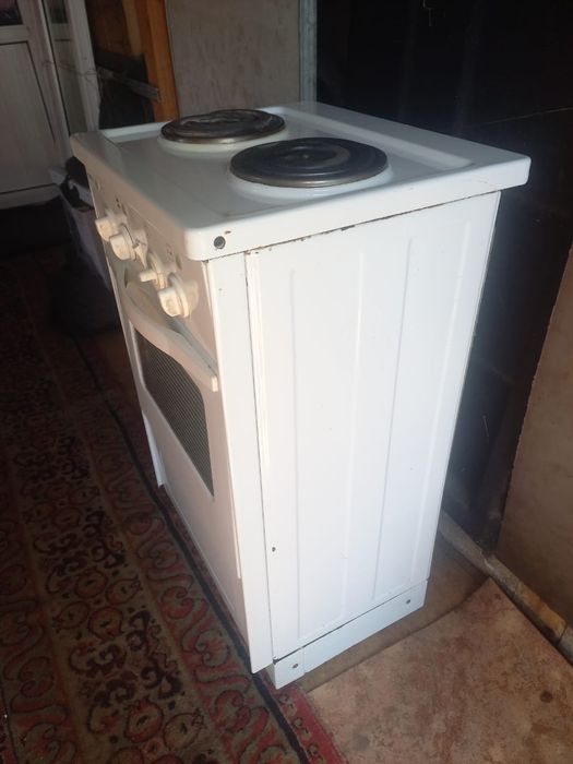 Продам электроплиту с духовкой