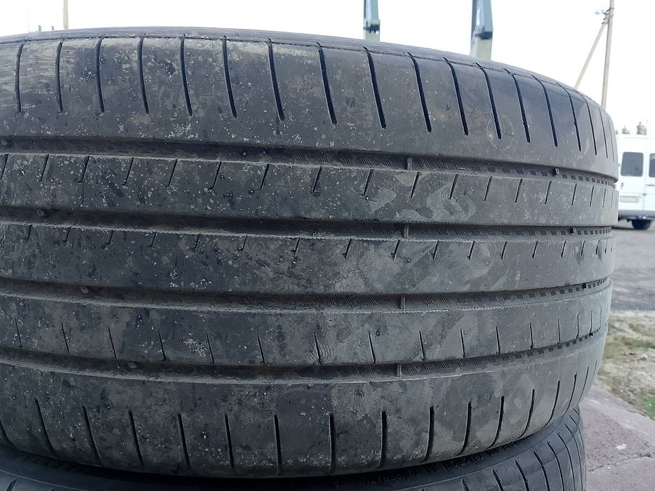 Продам шины.235.40 zr 18