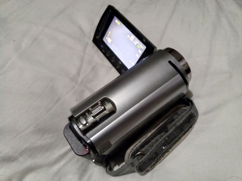 Очень мощный зум камера JVC GZ-MG330 Everio — 30GB памяти компактная ц