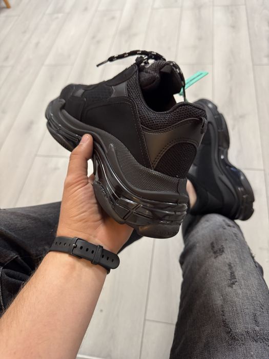 Adidasi Unisex Balenciaga Triple S Negru!