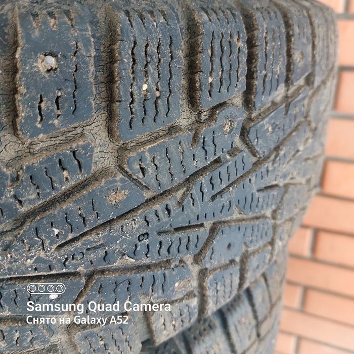 Продам зимнии шины