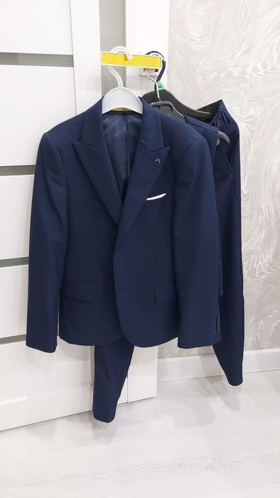 Продам школьную форму на мальчика