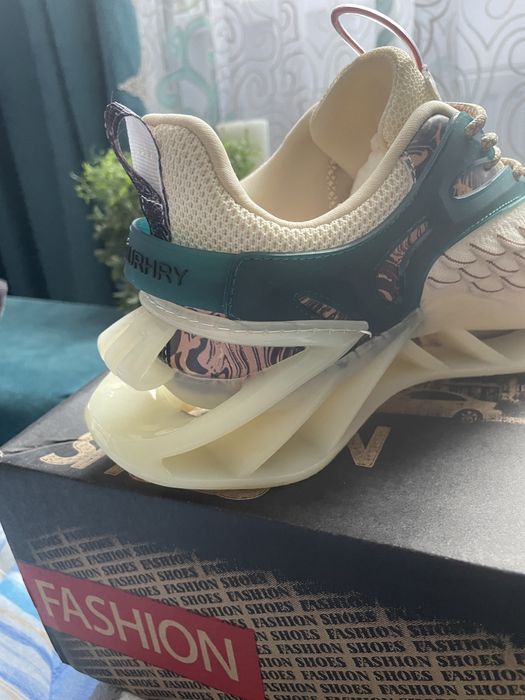 Vand adidași noi Fashion mărimea 41