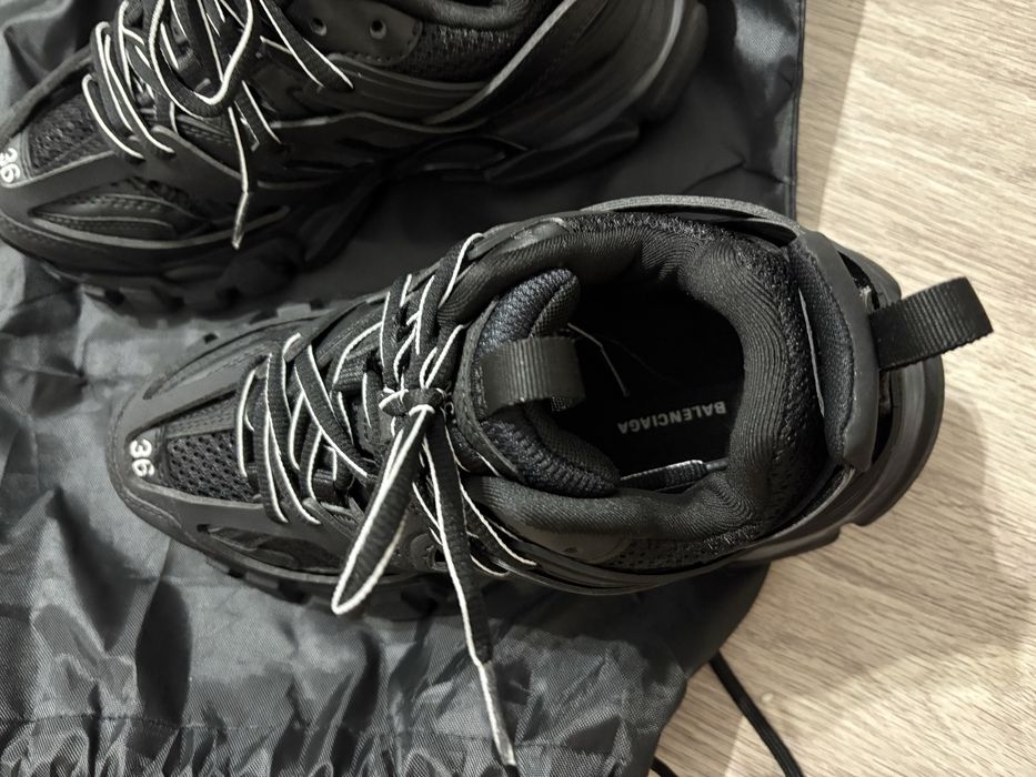 Noi! Balenciaga Track 36