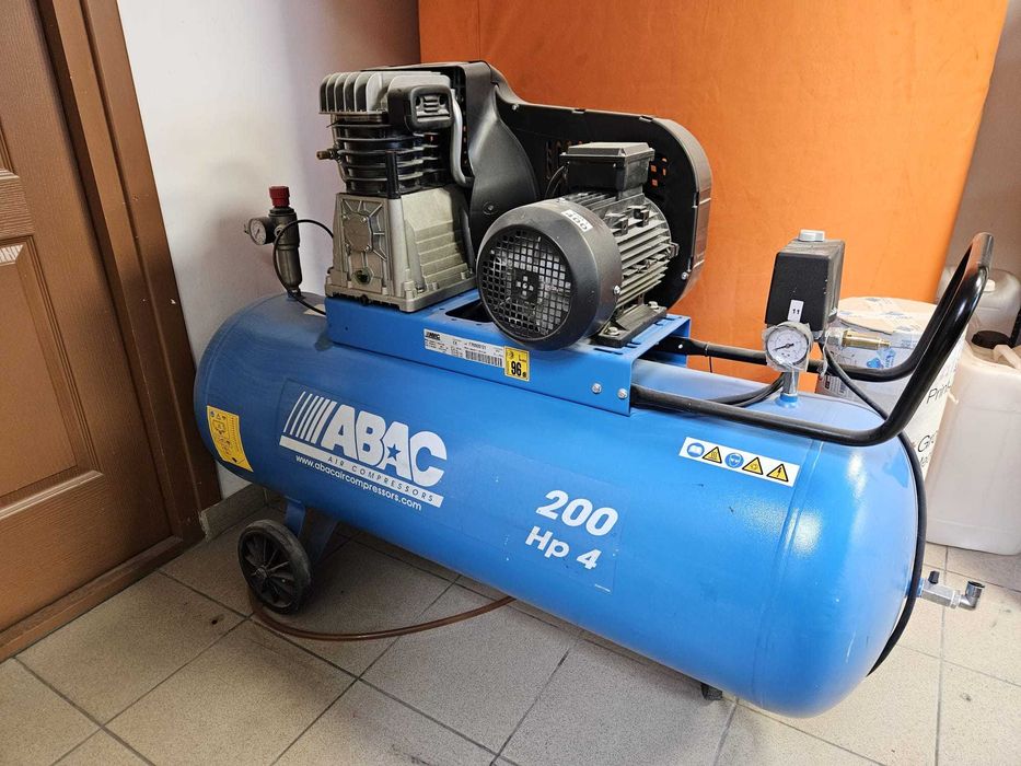 De vanzare Compresor Aer cu Rezervor 200L