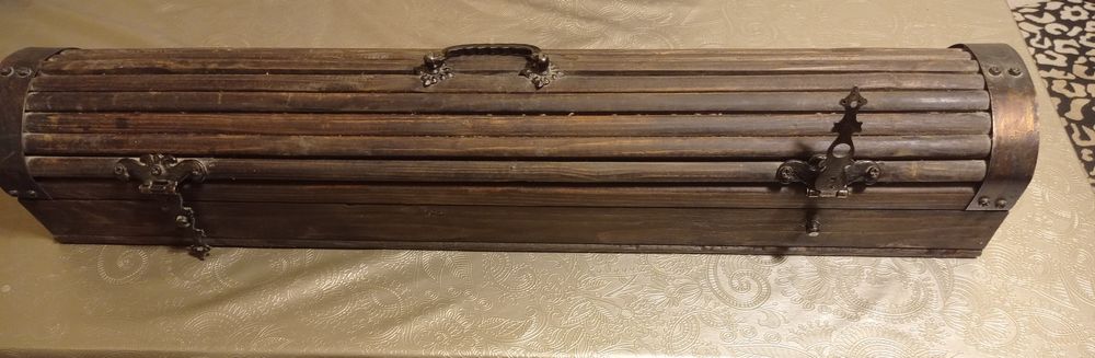 Дървен сандък/кутия с метален обков